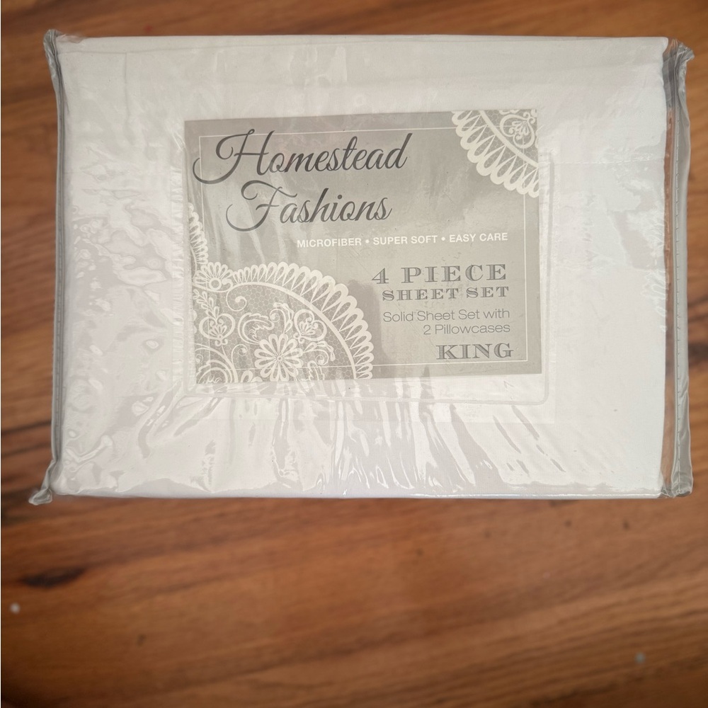 NWT White King Sheet Set